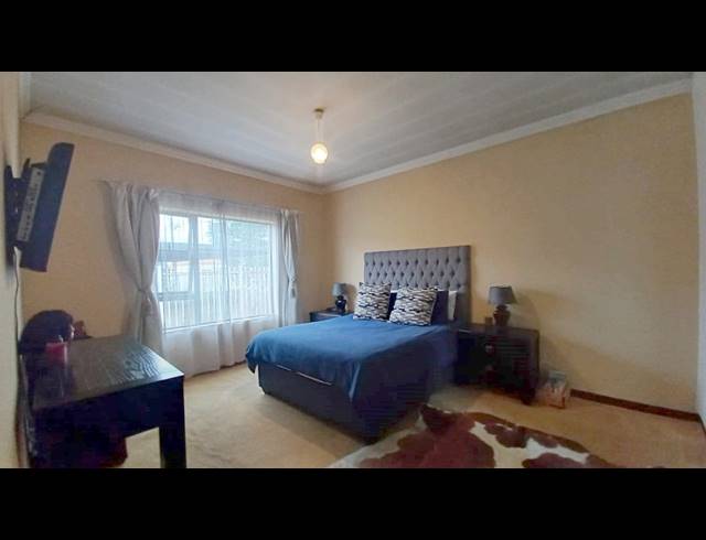 4 BEDROOM HOUSE TO LET IN MANDELA VIEW